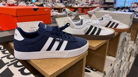 adidas opent lager op de beurs|Adidas stelt teleur met makke omzet.